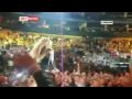 !!BEYONCE GOES CROWD SURFING IN LONDON CONCERT!!
