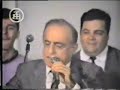Zajal Loubnani - 7flet Elkuwait - Tale3 Hamdan vs. Zaghlol Eldamour Part (5/5)زغلول الدامورختيرت لكن مـا انطفـى هيامـي...............ولا لان عزمي ولا انحنى هامي وبـعـدك انــت بالـحـزن والأعـيـاد..................بتطـلـع ابــن تسعـيـن قـدامــي يــا وْلـيْـد بكـفـي جـهـل وعـنــاد....................شـو خصّـك بلبسـي وبهندامـي بكبـر العـقـل بغـتـرب ديــر بــلاد............وبفرض ع أهل الشعر أحكامـي تأمـل بشـجـره الخـيـر فيـهـا زاد...............وأيـامـهـا مــــن عــمــر أيــامــي ولـومــا تخـتـيـر مـــا عطـتـنـا زاد................ولا دم بـشـرايـيـنـهـا حـــامــــي وع ســيــرة التـغـيـيـر والأبــعــاد................اللـي ذكرتهـا يـا صاحـب القامـه الشيبـه فضيلـه والـثـواب حــداد.............................مـا بظـن عـن هالعقـل متعامـي وشبّـان اوروبـا اللـي عنهـا بعـاد.........................فيهـن فـسـاد المجتـمـع نـامـي وبيحملـو مــن شـهـادة المـيـلاد.....................أفــكـــار لـــلأخـــلاق هـــدّامـــه وبرلـيـن يلـلـي شعبـهـا أحـيــاد........................غـنّــي وقــــول بــجــو الـهـامــه انشالله اللي عنا صار مـا بينعـاد.....................وبــتـــزول آلامــــــك وآلامــــــي وشوف الكويت شيوخها الأمجاد.....................عن كل شعب مظلـوم بتحامـي وعـاش الأمـن والعـدل فيـهـا زاد......................مـن شيـوخ الـهـن كــل أكـرامـه ويا حبابنا الأشرف وأوفـى عبـاد.........................يلـلـي هـواكـن غــل بعـضـامـي من الغصّه الـعـم تحـرق الأكبـاد..........................منـقـلـكـن والـــــروح مـرضــانــه نحنا ببلدنا مش علـى استعـدا......................دنمشي مـع المجـرم والحرامـي ونـسـلّــم الــدولــه لـهـيــك ولاد..........................باعـو بسيجـارة حشيـش الأرض والشعب بطرابيش يا قضامه