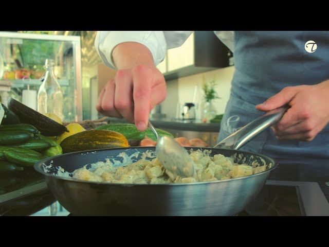 Hamburger Pannfisch aus Kabeljau mit Senfsoße und Schmorgurken