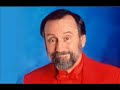 titre original : don't boogie woogie (layng martine jr)
adaptation : claude moine

certains penseront que je d�bloque, je m'en fous. schmoll est un mec bien, en plus il a du groove et il le prouve !

pour ceux qui ne savaient pas (d'apr�s wikipedia) :
claude moine, plus connu sous le pseudonyme d'eddy mitchell, parfois surnomm� schmoll, est un chanteur et acteur fran�ais n� le 3 juillet 1942 � paris (quartier de belleville). c'est par admiration pour le chanteur et acteur eddie constantine qu'il choisit comme pseudonyme le pr�nom eddy.
la plupart des historiens et musicologues s'accordent � dire qu'il s'agit d'un tr�s grand monsieur du rock fran�ais, peut-�tre m�me le plus grand.
son groupe, les five rocks, fut d�baptis� et renomm� � leur insu les chaussettes noires par eddie barclay, patron de sa premi�re maison de disques, qui avait conclu un accord promotionnel avec les laini�res de roubaix.
ayant mont� son premier groupe de rock d�s l'�ge de 14 ans, en 1956, le jeune claude moine sera r�guli�rement sur sc�ne, jusqu'en 1961, en particulier dans le � temple du rock �, le golf-drouot � paris. la cons�cration viendra d�s 1961 avec les ventes impressionnantes des disques de son groupe les chaussettes noires.
auparavant, il exerce plusieurs petits m�tiers, notamment coursier dans une agence du cr�dit lyonnais situ�e � proximit� du golf-drouot o� il passe r�guli�rement ses apr�s-midis.
eddy mitchell choisira toutefois d'entamer, � son retour du service militaire en 1963, une carri�re en solo qui l'a vu subir plusieurs � m�tamorphoses �, le plus souvent avec un certain succ�s.
son p�re, modeste employ� de la ratp, transmit d�s son plus jeune �ge � eddy un go�t certain pour le cin�ma, en particulier pour les westerns am�ricains des ann�es 1950. cette passion de jeunesse subsistera et appara�tra au grand jour, lorsque, � l'approche de la quarantaine, � partir de 1982, eddy mitchell aura l'occasion d'animer pendant plusieurs ann�es, sur fr3 (actuelle france 3), la derni�re s�ance, sorte de cin�-club mensuel essentiellement consacr� au cin�ma am�ricain des ann�es 1950, tous genres confondus, chaque soir�e comprenant un film doubl� en fran�ais, des actualit�s cin�matographiques d'�poque, des dessins anim�s puis un film en version originale sous-titr�e.

site officiel : http://eddymitchell.artistes.universalmusic.fr/
site taratata : http://www.mytaratata.com/

une reprise am�ricaine de la version originale : http://fr.youtube.com/watch?v=15hkp8xezmq

some might think i'm crazy to present on a groovy page a french singer with an american name, rubbed elbows with some of the greatest names of that kind ! but i don't care, schmoll (one of his nicknames) is a simple man, full of groove and he just does it !

official website : http://eddymitchell.artistes.universalmusic.fr/
taratata website (many many international lives on french tv)  : http://www.mytaratata.com/