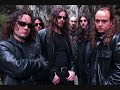 Cancion de Avalanch del disco los poetas estan muertos

Esta amarga oscuridad
Se burla de mi soledad
A través de estas rejas
Apenas luz llega...

Anhelo ver el horizonte
que me guía a mi antiguo hogar.
Hoy de nuevo me he de enfrentar
A este ser que se apaga.

Allá donde el cielo y la mar
se unen aún puedo escuchar
los ecos de mi
antigua vida
Allá donde nunca podré llegar
Mis sueños dejaron de hablar
Tan solo recuerdos
Y mentiras...

A este iluso ser
Hoy de nuevo he de ignorar
Ignorar lo que no es
Y lo que debiera ser

Anhelo ver el horizonte
Que ayer me hacia soñar
Si mis lagrimas pudieran borrar
De mi mente tu cara.

Allá donde el cielo y la mar
se unen aún puedo escuchar
los ecos de mi
antigua vida
Allá donde nunca podré llegar
Mis sueños dejaron de hablar
Tan solo recuerdos
Y mentiras...

¿A quién hice tanto mal?
¿A quién he de suplicar?
Ancho mar dime cómo está
No quiero morir sin verla una vez más.