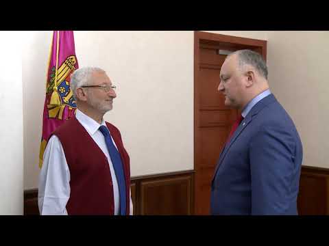 Igor Dodon a înmînat „Ordinul de Onoare” domnului Gabriel Gurman, medic cu renume, originar din Moldova