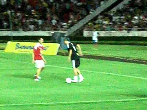 Denilson show lance que resulta em gol !