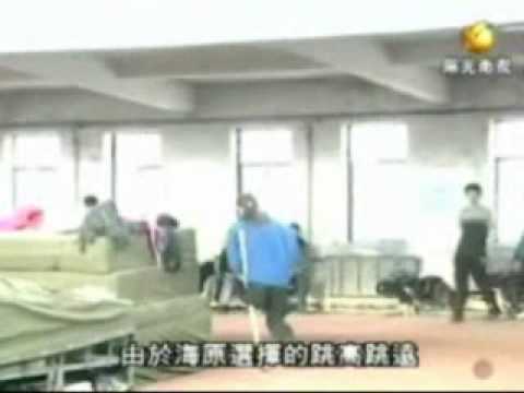 on crutche amputee christine crutching around the city japamp wmv