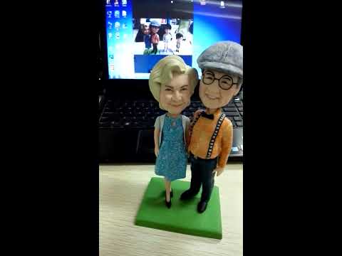 How does bobblehead shake its head?