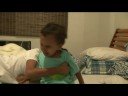 Matias e Jose em guerra de travesseiros