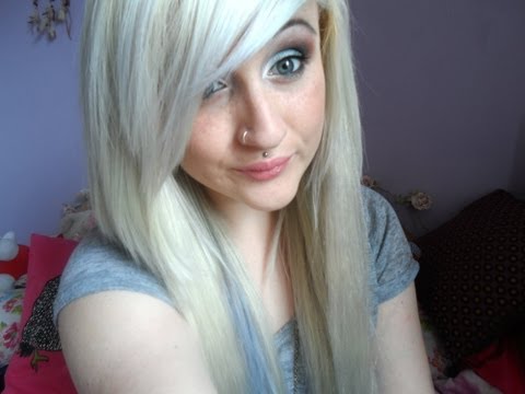 blonde - Part 2 of the hair dying.using clynol silver shampoo to tone my hair extensions Results at 1:35 http://www.instagram.com/tessarr3 http://www.facebook.com/Tes...
