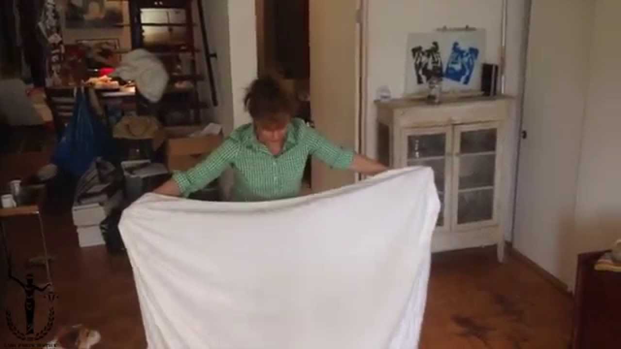 How to Fold a F*cking Fitted Sheet