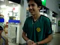 C.LEOs pedindo dinheiro pra passagem.