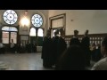 Osserviamo l'esibizione dei dervishi