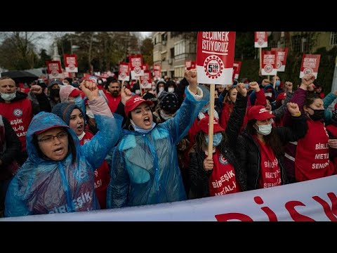 Diktatur in Türkei wirtschaftlich am Ende: Gegen Armut und für höheren Mindestlohn: Tausende demonstrieren in Istanbul
