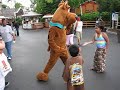 Scooby Doo plays the crowd at Six Flags Gurnee [6.3.07]
