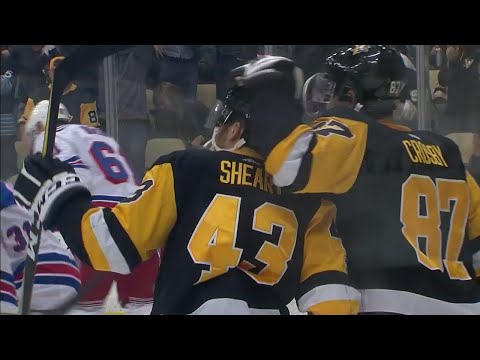 Video: Penguins' Hornqvist sets up Sheary with slick no-look pass