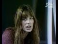Album: Jane Birkin - Serge GainsbourgSignalementYeux bleusCheveux châtainsJane B.AnglaiseDe sexe fémininÂge : entre vingt et vingt et unApprend le dessinDomiciliée chez ses parentsYeux bleusCheveux châtainsJane B.Teint pâle, le nez aquilinPortée disparue ce matinÀ cinq heures moins vingtYeux bleusCheveux châtainsJane B.Tu dors au bord du cheminLe couteau de ton assassinAu creux de tes reins