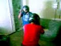 Al principio es un poco aburrido pero en cuanto empieza la batalla comienza el espectaculo una batalla de cascos a lo loco increible