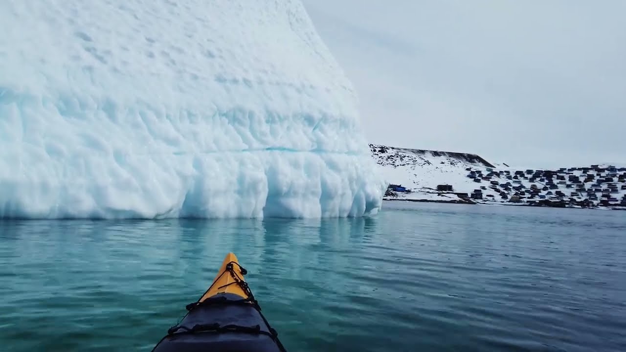 4K STUNNING ICEBERG VIEWS FROM SEA KAYAK IN GREENLAND