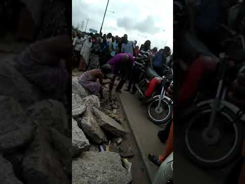 Abun al ajabi.kurciya ta koma mutum a Lagos.