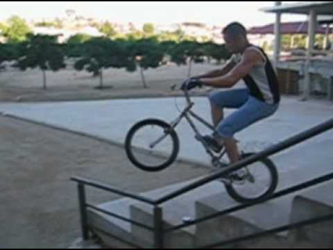BMX BIKES TRICKS STUNTS CRASHES