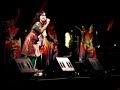9:46pm cierre del concierto que brind� bj�rk el sabado 17 de noviembre de 2007 en el palacio de los deportes. incluye el emotivo momento en el que juega con la bandera colombiana antes de despedirse.