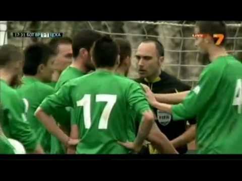 Mad coach steals referee's cards and tear them down