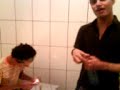 No banheiro com Laysla LaBianca e Mastella Mallmann No banheiro com Laysla LaBianca e Mastella Mallmann