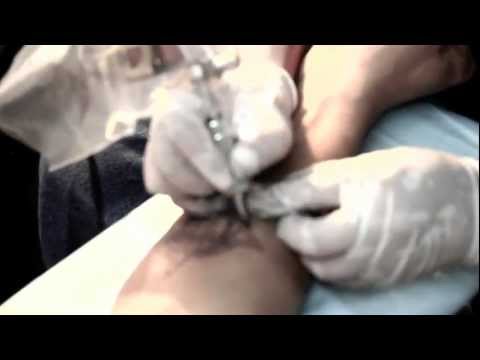 Prynce El Armamento Lirical Tatuandoce un Sol Azteca en Mexico DF -