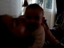 B�b� et Maman se font rire mutuellement !