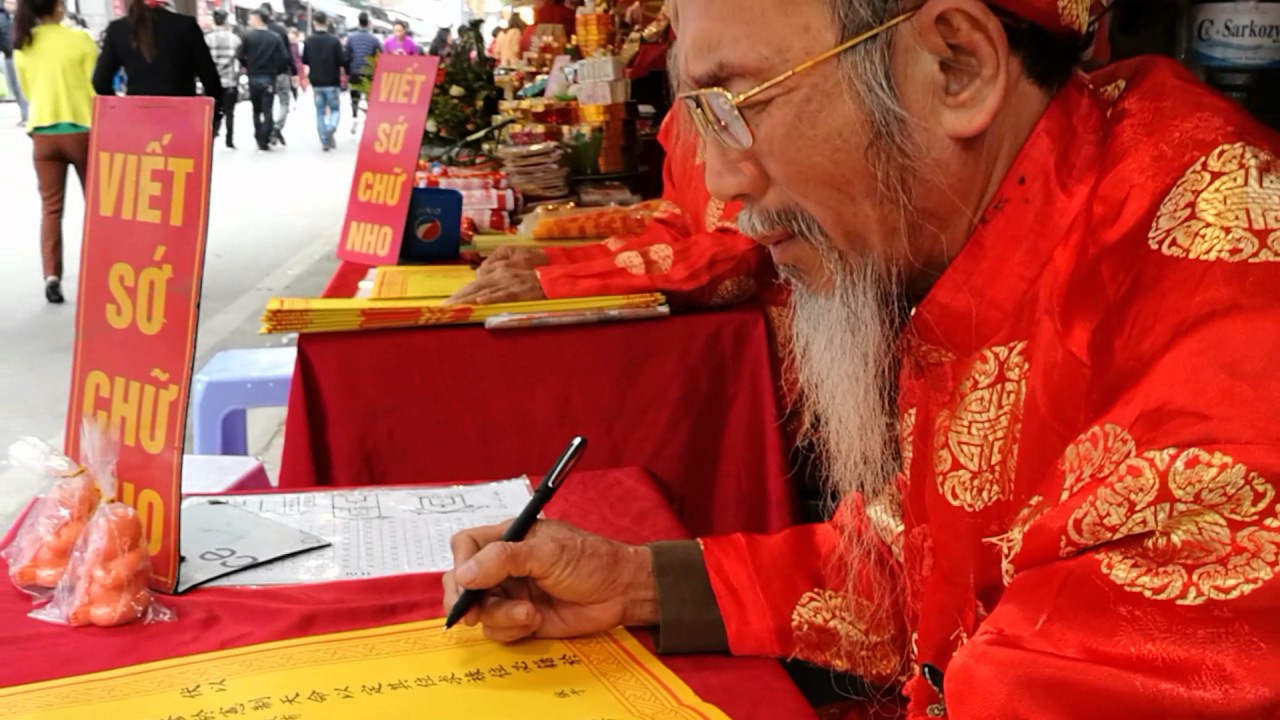 BÊN MẸ YÊU ĐI LỄ PHỦ TÂY HỒ 11.2016
