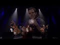 Jogando Tango nasceu em 2009, com o intuito de pesquisar e estudar grandes músicos de tango. A particularidade do grupo é a adaptação dos arranjos de quarteto para formação de trio, substituindo o guitarrón argentino pelo contrabaixo de cinco cordas e adaptando o acordeom ao som tão particular do bandoneón. Formado por Ricardo Pesce (acordeom); Juan Pablo Ferrero (violão) e Vinicius Pereira (contrabaixo). Formação: Ricardo Pesce - acordeom Juan Pablo Ferrero - violão Vinicius Pereira -- Contrabaixo Data da apresentação: 21/11/2011 Mais informações: www.sescsp.org.br