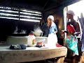 Mamamelia en la cocina con la hija de Folo y con Jorge