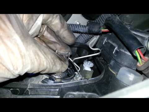 How to change a bulb – Peugeot 206 with H4