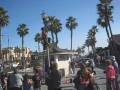 videos de Huntington Beach Street Performer on an elevated uni-cycle.