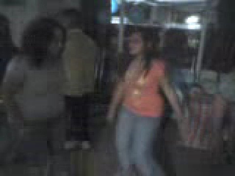 javiervalerios - ESTA ES UNA FIESTA DE LA FAMILIA DONDE POS ANDABAMOS BAILANDO YA DESPUES DE UNAS COPITAS, POS FUE LA FIESTA DE IRMA,