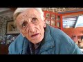 un nouveau videoblog du p�re louis avec son avis toujours aussi authentique sur les maires, chirac, les �lections. ah la vie politique..... attention, ces images datent de l'�t� dernier (c'est pas parce qu'on a pas la t�l� qu'on sait pas que chirac ne se repr�sente pas!)