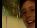 dopo una spettacolare giornata sul mar ligure..torniamo a milano..e nn stanchi delle figure di merda fatte durante il giorno c esibiamo in deficienti prove..un grazie a luca per la sua deficienza..!LUCA:il pirla del videoCHRI:qll alla cabinaCAVA:qll cn il cappellino scandalizzato!CANE(IO):diretttore del video..