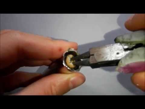 How to open an AA battery