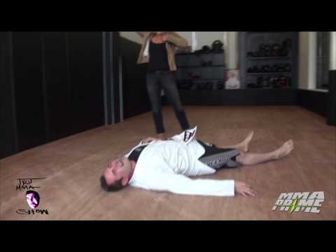 Ronda Rousey Breaks Interviewer's Ribs Who Doubted Her Ability