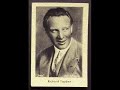recorded on 22.03.1930
      with
richard tauber(simon)
vera schwarz(laura)
leo schutzendorf(ollendorf)
else knepel(bronislawa)
karl platen(enterich)
max kuttner(jan)
ida harth zur nieden(palmatica)
otto wusche(wangenheim)
adolf kulina(henrici)
issued as a set for odeon
with berlin staatsopera orchestra
conducted by - dr.ernst romer