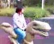 Shirley plays Dinosour in 海濱公園