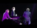 Marco Borsato and Guus Meeuwis perform the song 