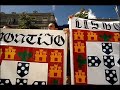 Teremos razões para celebrar o Dia de Portugal quando o panorama nacional é desolador? Quando vemos com tristeza que a nossa Pátria mais se parece a uma mãe que não dá de comer aos seus filhos?A resposta é sim! Sempre sim! Celebramos a nossa Pátria porque a amamos. Sempre!Seja ela grande ou pequena; desenvolvida ou atrasada; próspera ou moribunda. Não amamos a Pátria por ser melhor que as outras. Amamo-la porque ela é nossa! Isso basta! Mas, sem dúvida, a celebração do Dia de Portugal neste ano de 2008, está necessariamente ensombrada pela profunda preocupação que nos causa o avançado estado de degradação nacional e a falta de perspectivas futuras e está também fortemente ligada ao carácter grave e obrigatório da urgência que sentimos em lutar por Portugal. Olhamos à nossa volta e o panorama é desolador e alarmante:- desemprego nos 8% e emprego refém e precário;- endividamento sufocante das famílias;- 2 milhões de pobres, ou seja um quinto da polulação;- carestia de vida observável sobretudo no aumento dos preços dos alimentos e combustíveis;- fosso crescente entre ricos e pobres;- criminalidade galopante e violenta;- desertificação do interior e encerramento de diversos serviços que gera maiores dificuldades    e acelera essa mesma desertificação;- perda gradual da independência e soberania. Basta pensarmos no famigerado tratado de Lisboa e no modo sórdido com que este foi aprovado;- baixa de natalidade e imigração desregrada.- submissão cultural e humilhação bem exemplificadas pelo chamado 