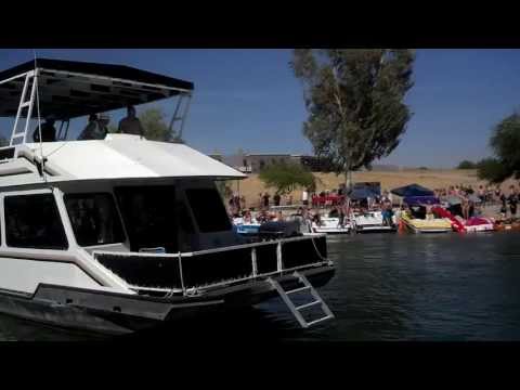 how to drive a houseboat
