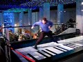 danse sur piano geant