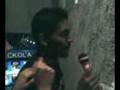 Julio le canta a Blanca