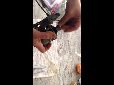how to remove throttle cable from carburetor
