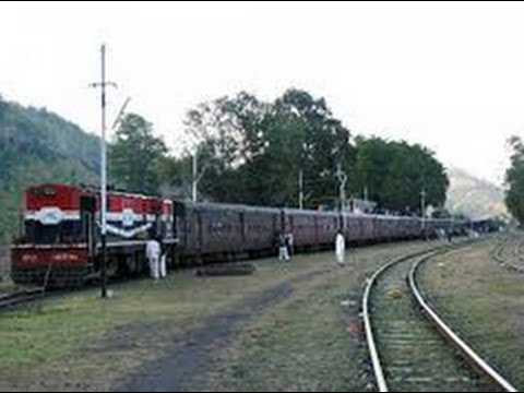 how to reach omkareshwar from indore by train