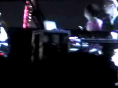 Bjork performs Unravel @ Keyspan Park