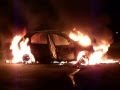 Carro pega fogo após colisão em poste - www.jornaljogoserio.com.br.