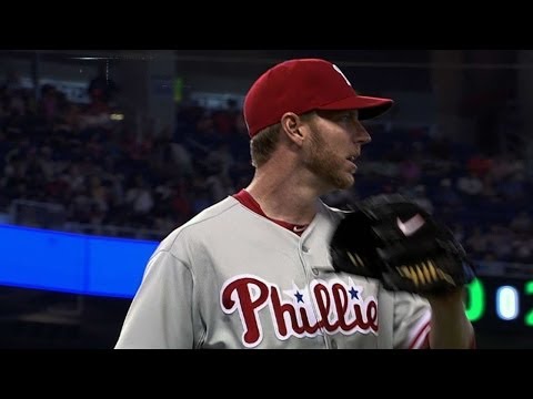 Halladay gets his 200th career win