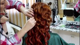 свадебные прически наклодными волосамт набок